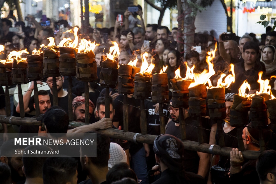 آیین مشعل گردانی در دولت آباد