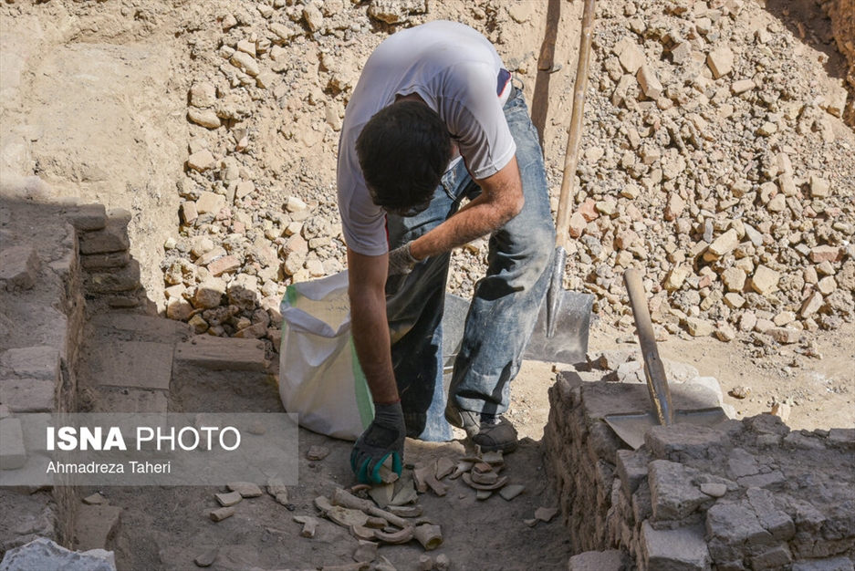 کاوش در گذر کمرزرین اصفهان