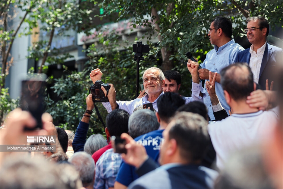 حضور «مسعود پزشکیان» در بازار شوش