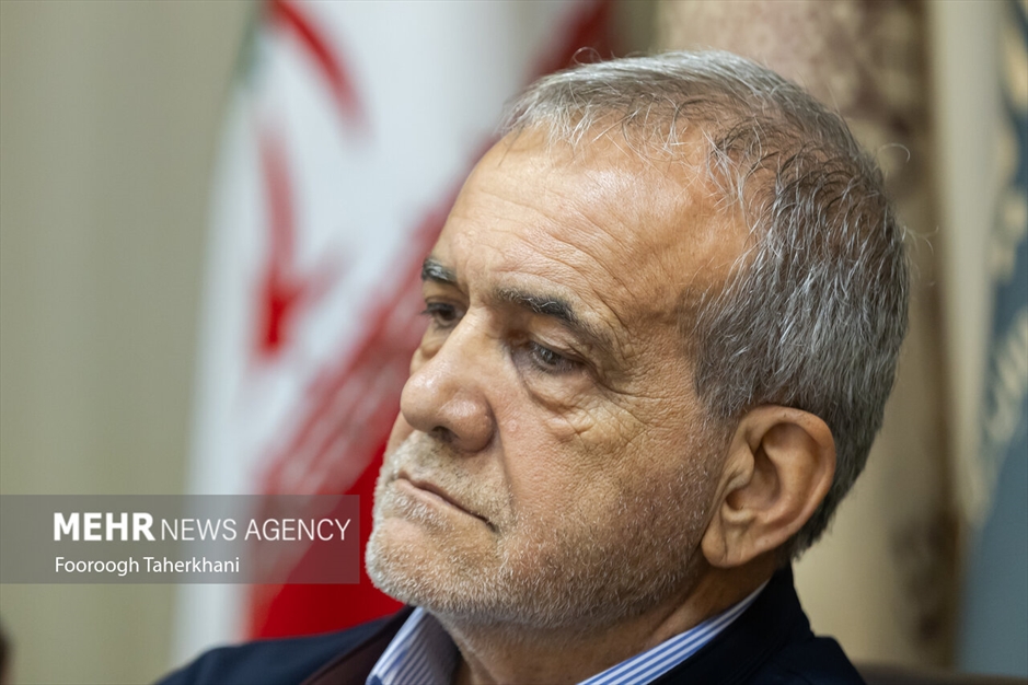 نشست مسعود پزشکیان با اهالی فرهنگ و هنر