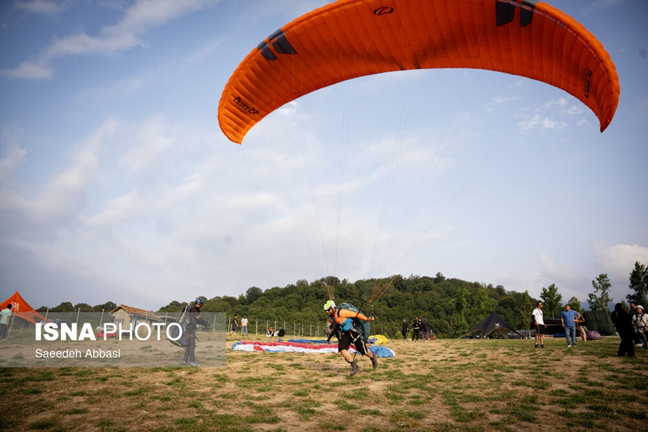 پرواز با پاراگلایدر در مازندران