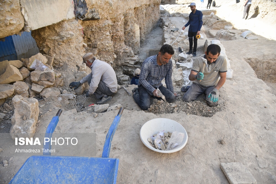 کاوش در گذر کمرزرین اصفهان