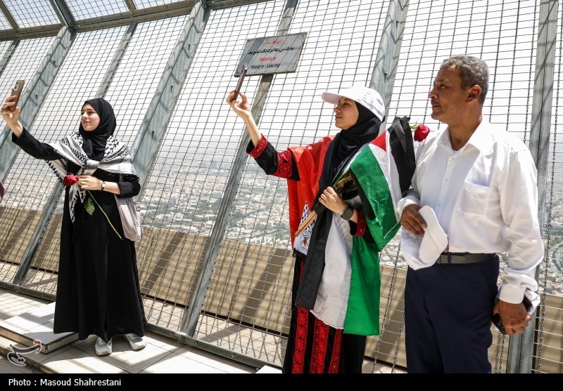 بازدید بیش از ۱۰۰ خانواده شهدای غزه از برج میلاد