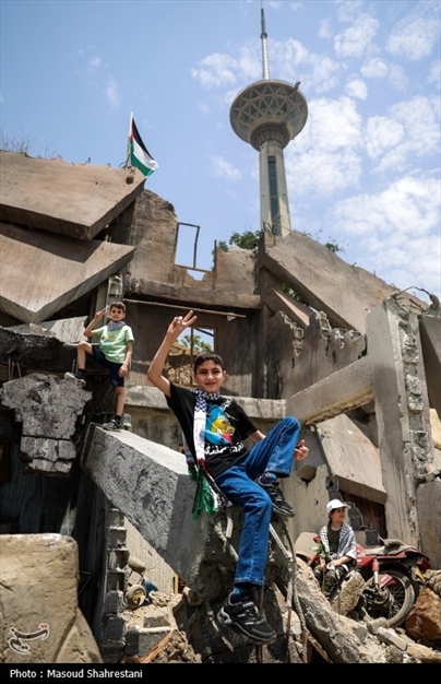 بازدید بیش از ۱۰۰ خانواده شهدای غزه از برج میلاد