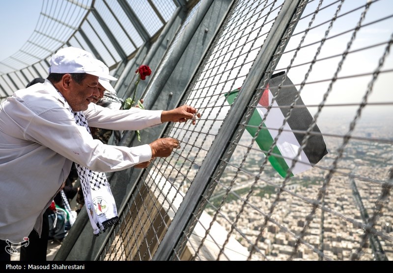 بازدید بیش از ۱۰۰ خانواده شهدای غزه از برج میلاد