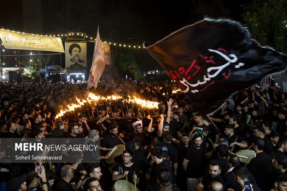 آیین مشعل گردانی در دولت آباد