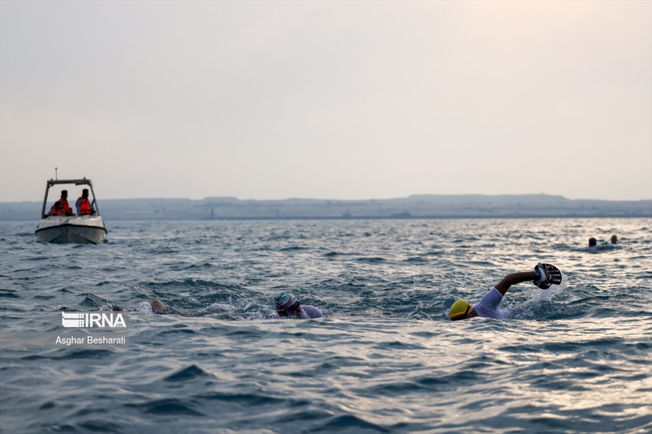 شنای جانبازان در خلیج فارس