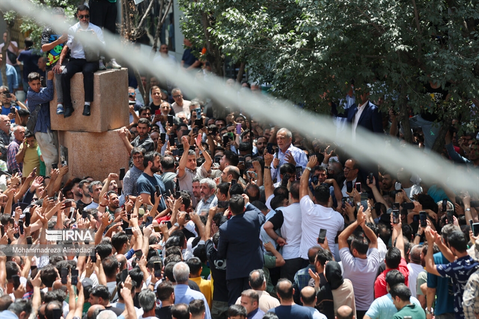 حضور «مسعود پزشکیان» در بازار شوش