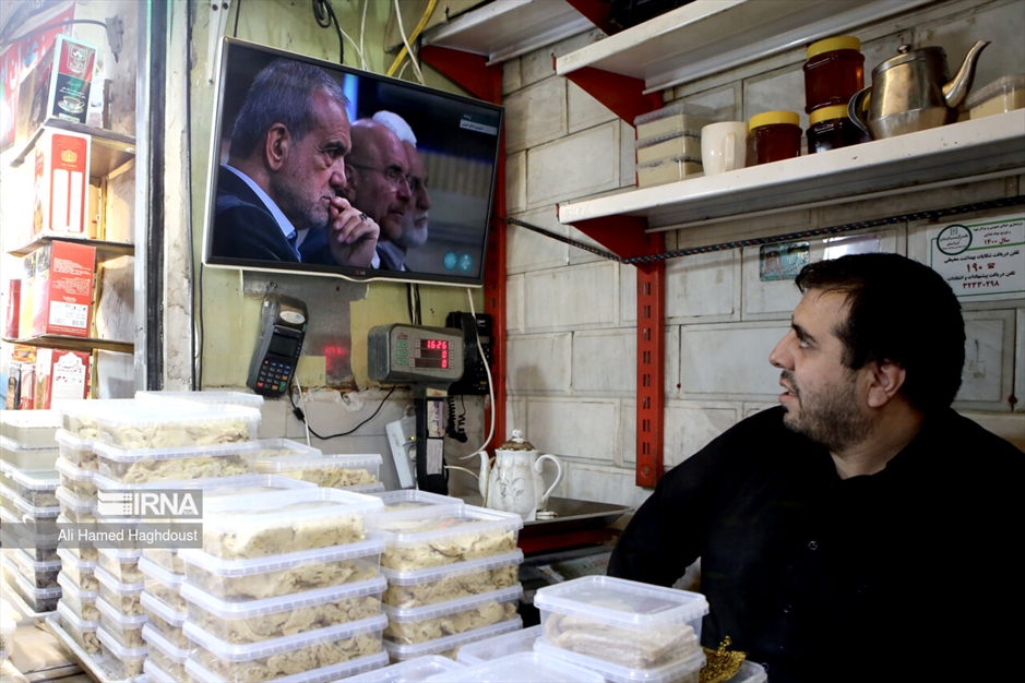 تماشای مراسم تنفیذ حکم ریاست جمهوری در تبریز