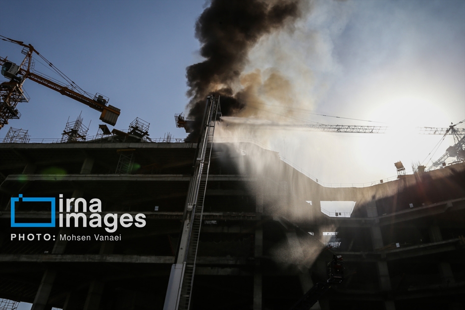 آتش سوزی ساختمان نیمه کاره در بزرگراه نیایش