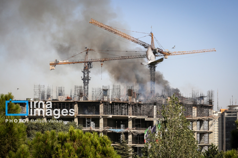آتش سوزی ساختمان نیمه کاره در بزرگراه نیایش