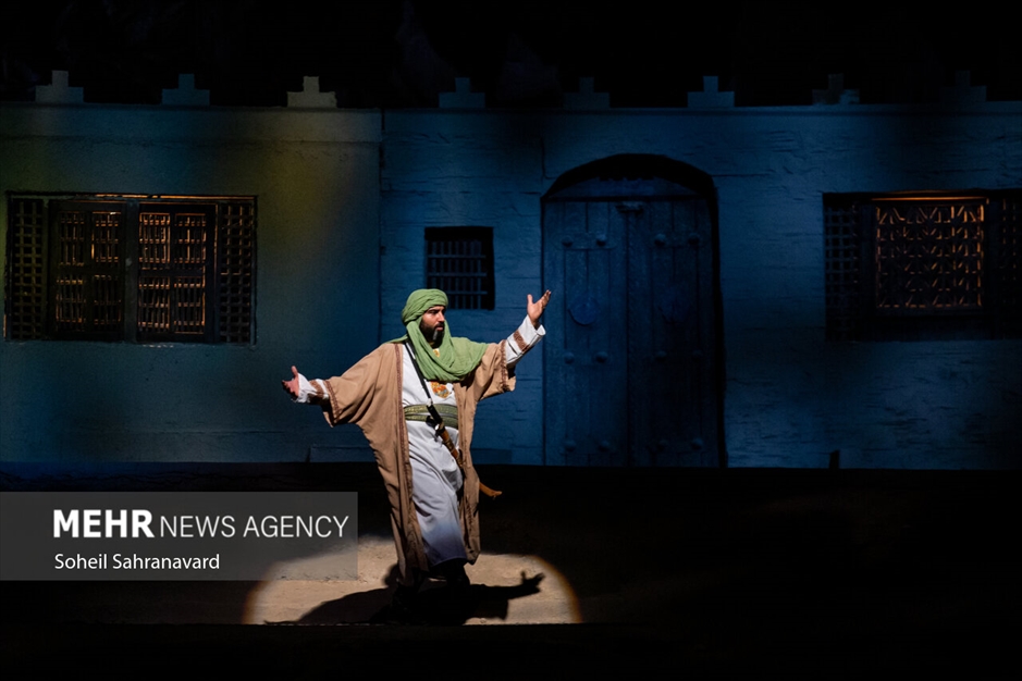 نمایش «تنهاتر از مسیح»