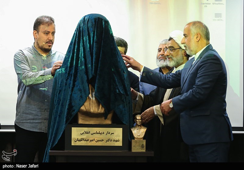 رونمایی از تندیس شهید امیرعبداللهیان