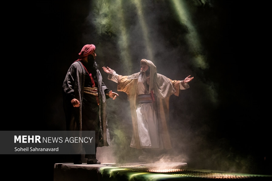 نمایش «تنهاتر از مسیح»