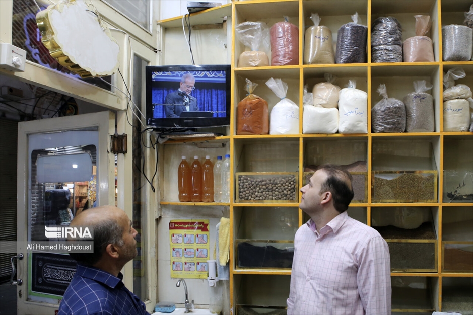 تماشای مراسم تنفیذ حکم ریاست جمهوری در تبریز