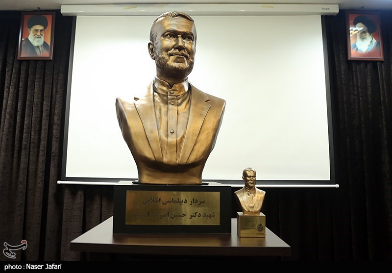 رونمایی از تندیس شهید امیرعبداللهیان