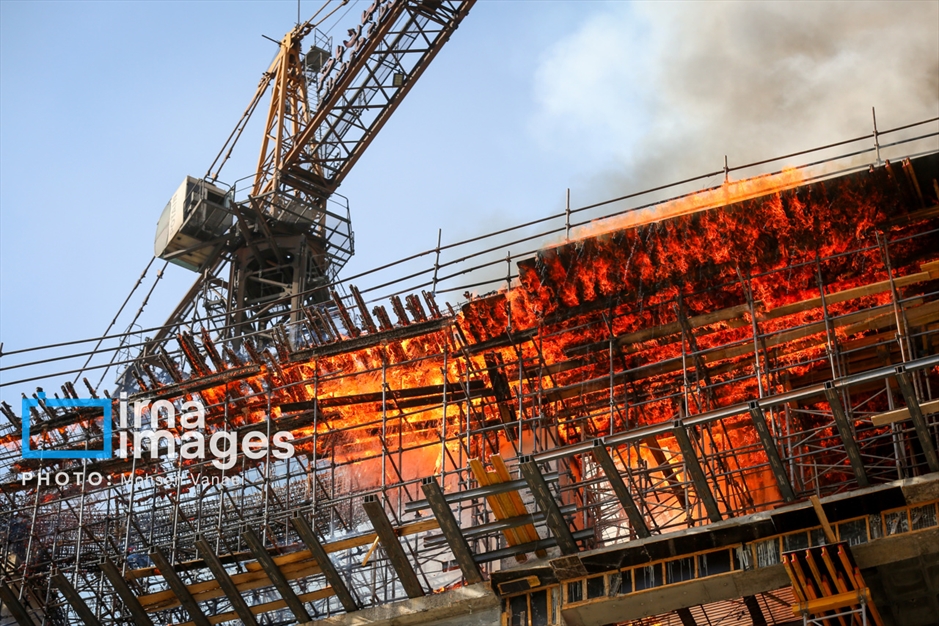 آتش سوزی ساختمان نیمه کاره در بزرگراه نیایش