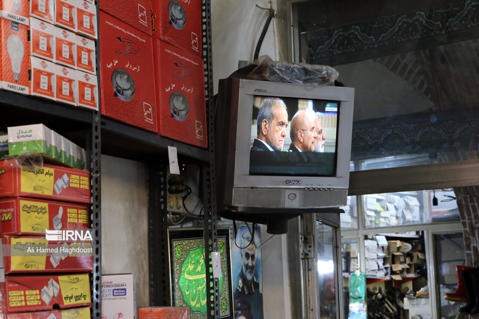 تماشای مراسم تنفیذ حکم ریاست جمهوری در تبریز