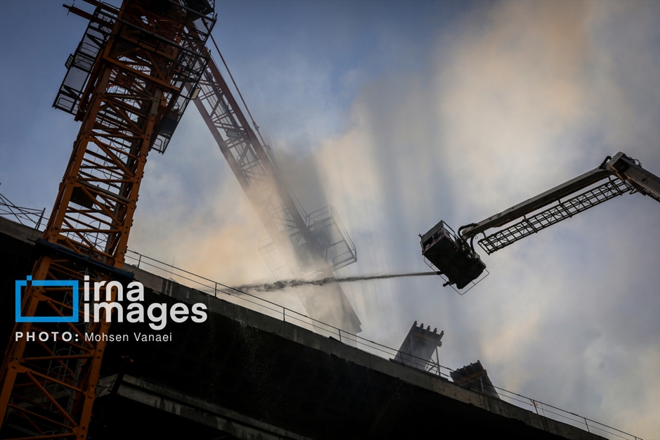 آتش سوزی ساختمان نیمه کاره در بزرگراه نیایش