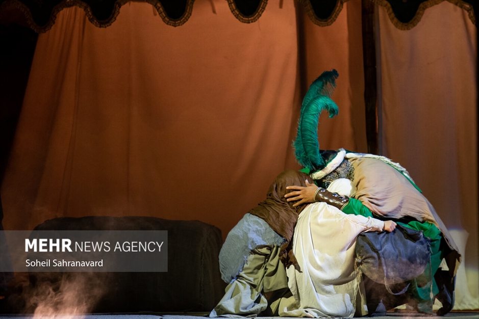 نمایش «تنهاتر از مسیح»