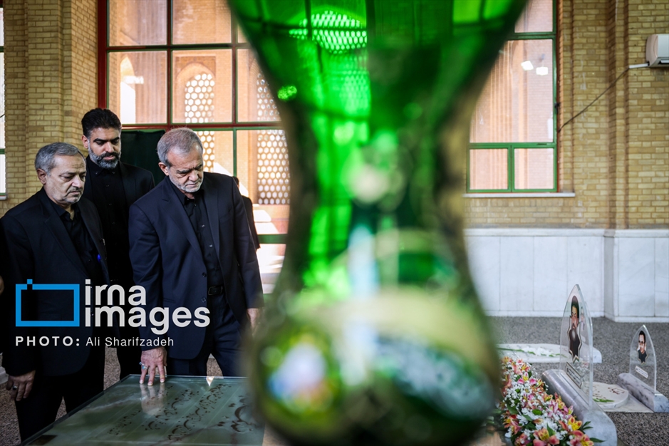 تجدید میثاق اعضای هیات دولت با آرمان‌های امام راحل (ره)