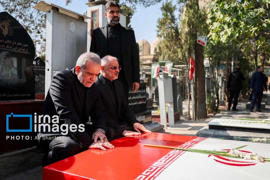 تجدید میثاق اعضای هیات دولت با آرمان‌های امام راحل (ره)